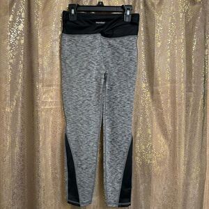 Manduka Heather Gray Black Cut Out Waist Capri Leggings Small NWOT